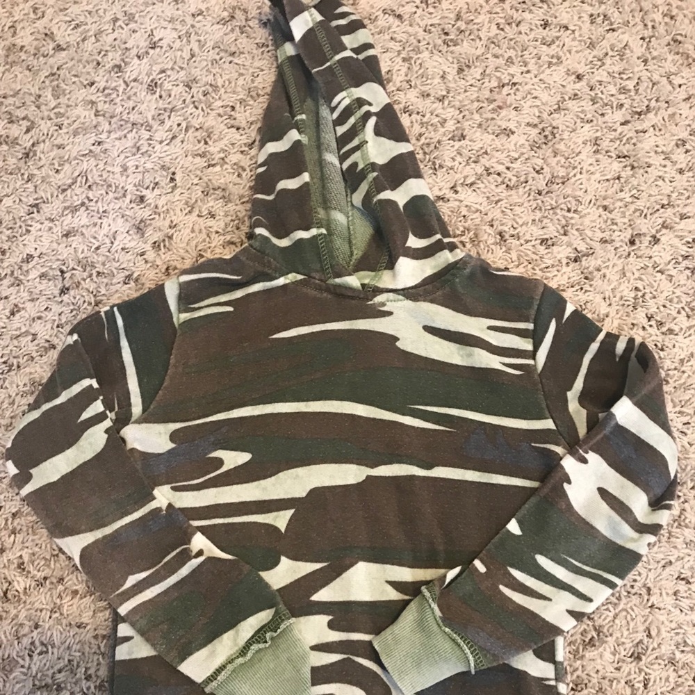 Cropped camo hoodie - boutique